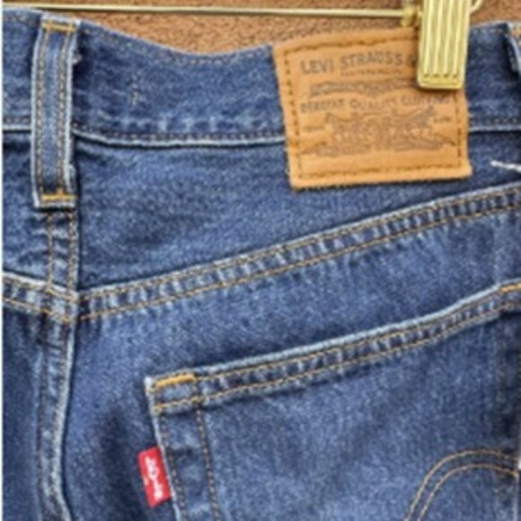 Levi's Premium Wedgie Straight Light Blue Jeans for women 34"X26 - Picture 3 of 3